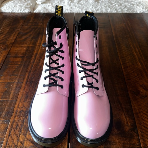 NWOB Dr. Martens 1460 boots in pale pink patent leather Women’s Sz 7 - Picture 3 of 15